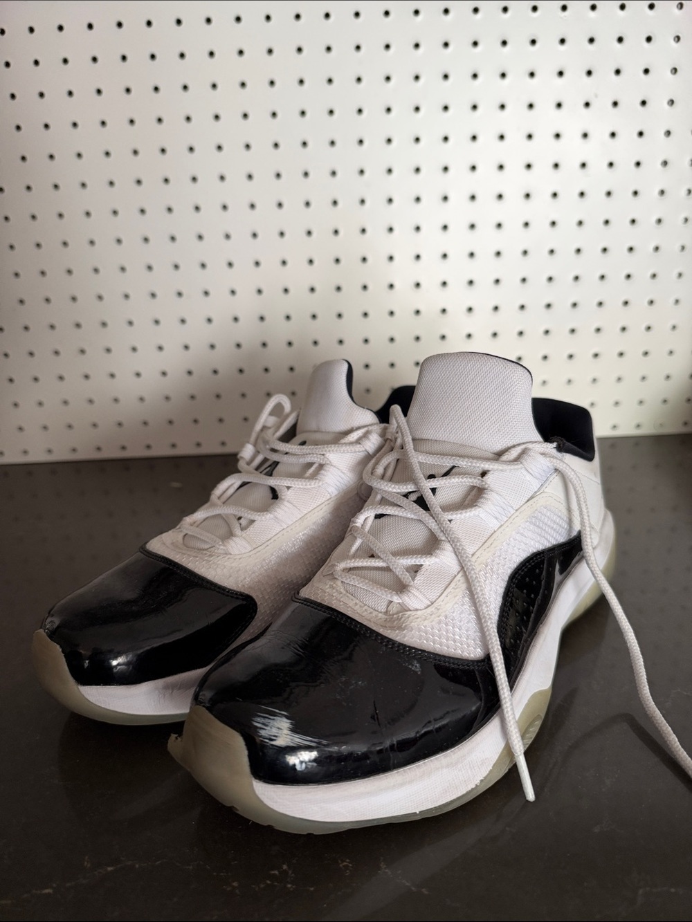 Damaged Men’s Jordan 11 CMFT low